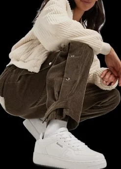 New białe sneakersy damskie ze srebrnymi elementami Damskie Sportowe