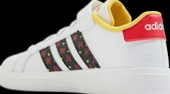 Online białe sneakersy dziecięce GRAND COURT MICKEY Dzieci Sportowe