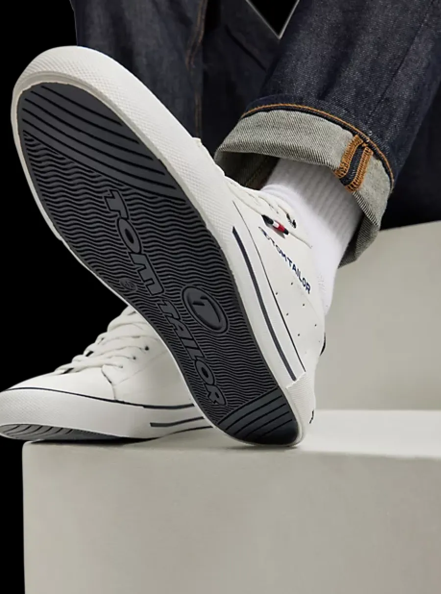Outlet białe sneakersy męskie z granatowymi akcentami Męskie Sportowe